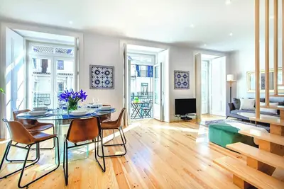 Image de Located in the most upscale area of Lisbon, this apartment offers a serene. . .