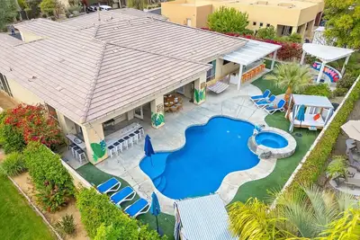 Image de Cancun: Epic Game Room, Near Coachella Festival!