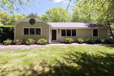 Image de A loving and positive \"Beach Nest\" in the heart of Orleans