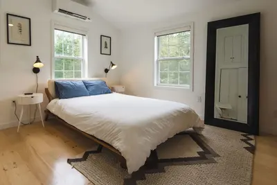 Image de Secluded, Modern retreat with Cedar Hot Tub