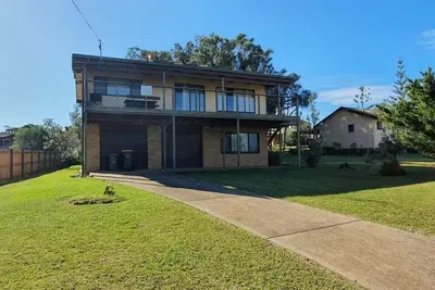 Image de Island Views ~ Located in a quiet culdesac affording water views of Green Island