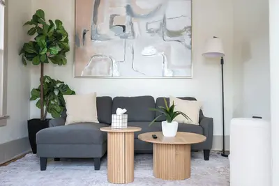 Image de Charming Two Bedroom Fully Furnished Unit in the Historic Corn Hill District