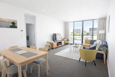 Image de Spacious City-View Braddon 2br: Pool & Parking