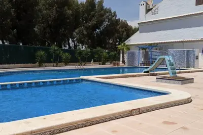 Image de Charmante maison de 3 chambres avec piscine partagée à Punta Prima, Torrevieja