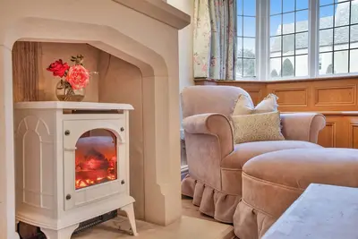 Image de WhiskAwayHomes - Hester's House - Luxury cottage