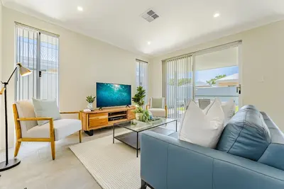 Image de Maison lumineuse et aérée de 3 chambres près de Rockingham Beach