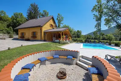 Image de Chalet with private saltwater pool and wellness | Holiday Home Little Bear
