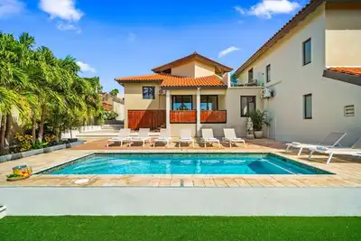 3br Modern Villa | Pool | Bbq | 5 min Palm Beach