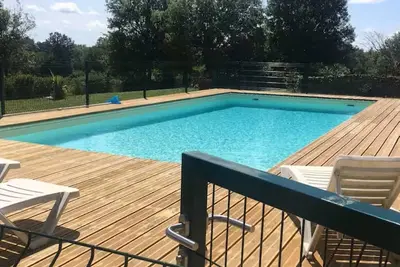 Image de Maisons de famille en pleine nature avec piscine