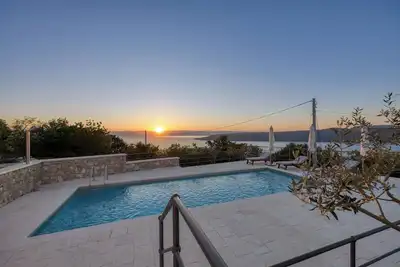 Image de Spacious 4-bedroom villa in lovely Zagore with swimming pool overlooking islands