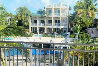 Image de Spacious newly renovated 3 bedroom, 2 bath home on the canal in Islamorada, Fl