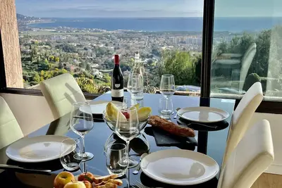 Image de Les Ecrivains -Vue mer et Cannes
