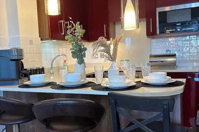 Image de Amazing locations, sleeps 12, celebrations welcome