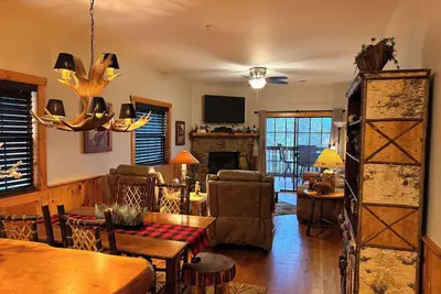 Image de 2br Village At Indian Point 501 near Sdc-Free Tickets Daily up to $500