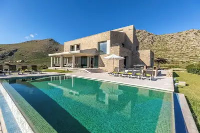 Image de Unique villa with swimming pool located in the mountains