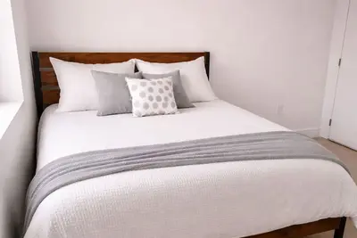 Image de 2 Bedroom And 1 Bathroom Unit In Forest Hills, Queens, New York