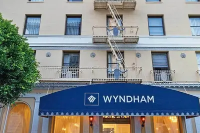 Image de Great location for super bowl! ! ! near Union Square and Wharf! !