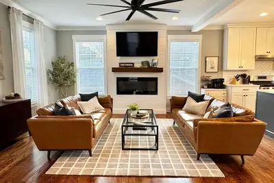 Image de Scenic Sky Retreat | Ev Charger & Skyline Views