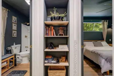 Image de Mountain Retreat in Dahlonega - Timber and Stone - Private Property - 2 Family Cabins - Entire 13 Acres - Close to Wineries - Mountain Views