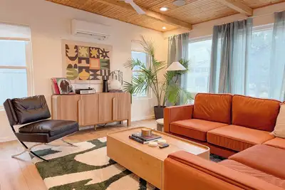 Image de Harlow’s Hideaway – Cozy Retro Flat-Top Near Beach