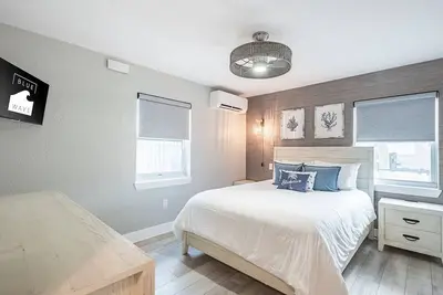 Image de Modern Seaside Suite Near Vibrant Local Eateries