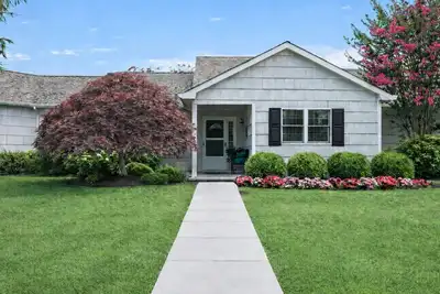 Image de Private Southampton Retreat with Access to Heated Pool, Walking distance to. . .