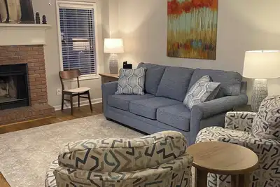 Image de Enjoyable 2-bedroom condo walkable to Toomer's and Jordan Hare