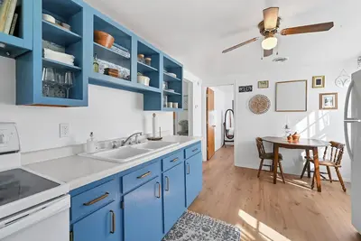 Image de Cozy 1-bedroom cottage with waterfront views