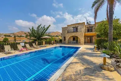 Image de Villa Androulla - Cinq Chambres Villa, Couchages 8