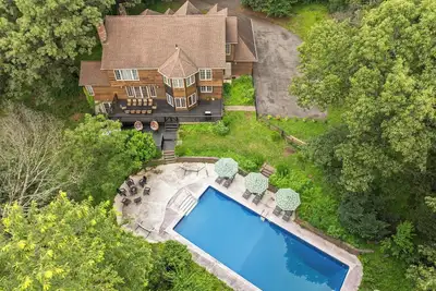 Image de Grand 9br Retreat w/Pool & Hot Tub