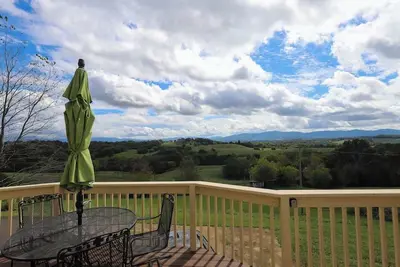 Image de Serenity with Mountain Views 3br + Deckside Views