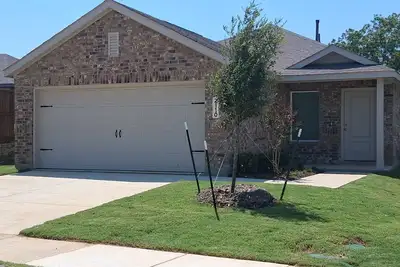 Image de Serene  brand new modern 4-bedroom house with Ac in charming Aubrey