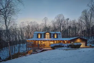 Image de The Barneby Inn | Hot Tub • Game Room • Speakeasy