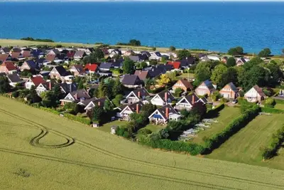 Image de Lovingly designed vacation home right on the beach with a view of the sea