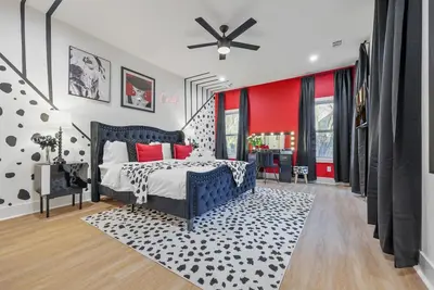 Image de Once Upon a Gem | Storybook 6br w/Hot Tub, Game Room & Themed Suites | Sleeps 14