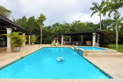 Image de Comfort and style in paradise.