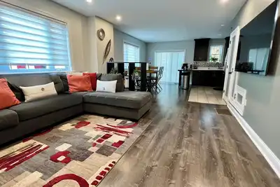 Image de 4br Home with Free Parking + Outdoor Fenced Patio