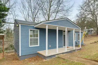 Image de < 3 Mi to Downtown Greenville! Convenient 2br Home