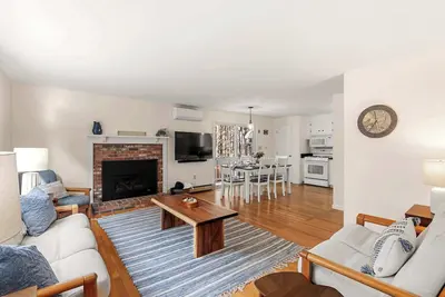 Image de Steps to the beach, Hot Tub, Entertainment Suite!