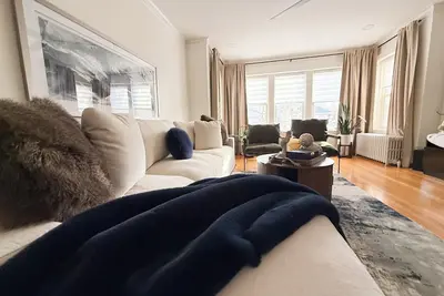 Image de Stunning 3bdrm, steps to North Eastern University, Luxurious, Gourmet kitchen🌟