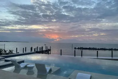 Image de Vermilion Villa - oceanside luxury designed for friends and family