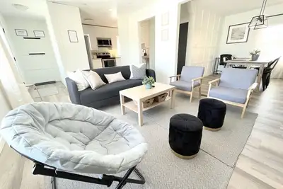 Image de Montague View: Home Across from Lakeview Park