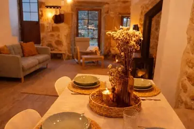 Image de Casa Martinho&Neves combines traditional stone walls and modern comfort