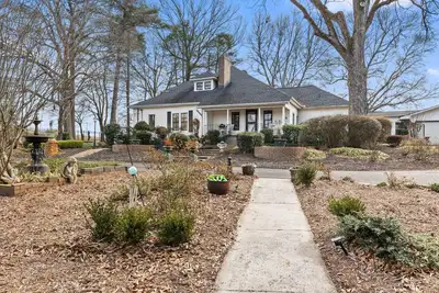 Image de Foothills Retreat with Timeless Charm & Scenic Grounds