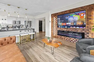 Image de Modern Double Unit in the Heart of Indianapolis