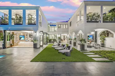 Image de Villa Colette by LuxJB 🏆 Beverly Hills Mansion with Resort-Style Service