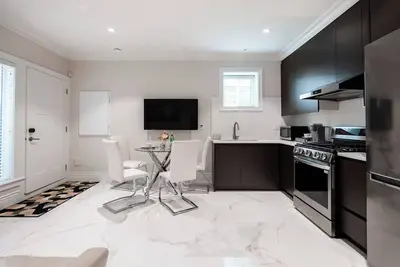 Luxury Modern Suite 2Bed 2 Bath Private Gym • Chic Design