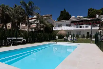 Image de Appartement lumineux, piscine partagée, accès plage