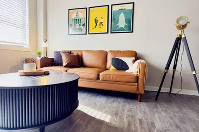 Image de Above it All-downtown, gym, free parking, cruise, Mardi Gras, cozy, stylish