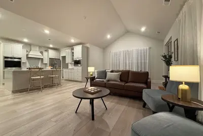 Image de Cozy Coastal Getaway Near De Beaches Gourmet Kitchen